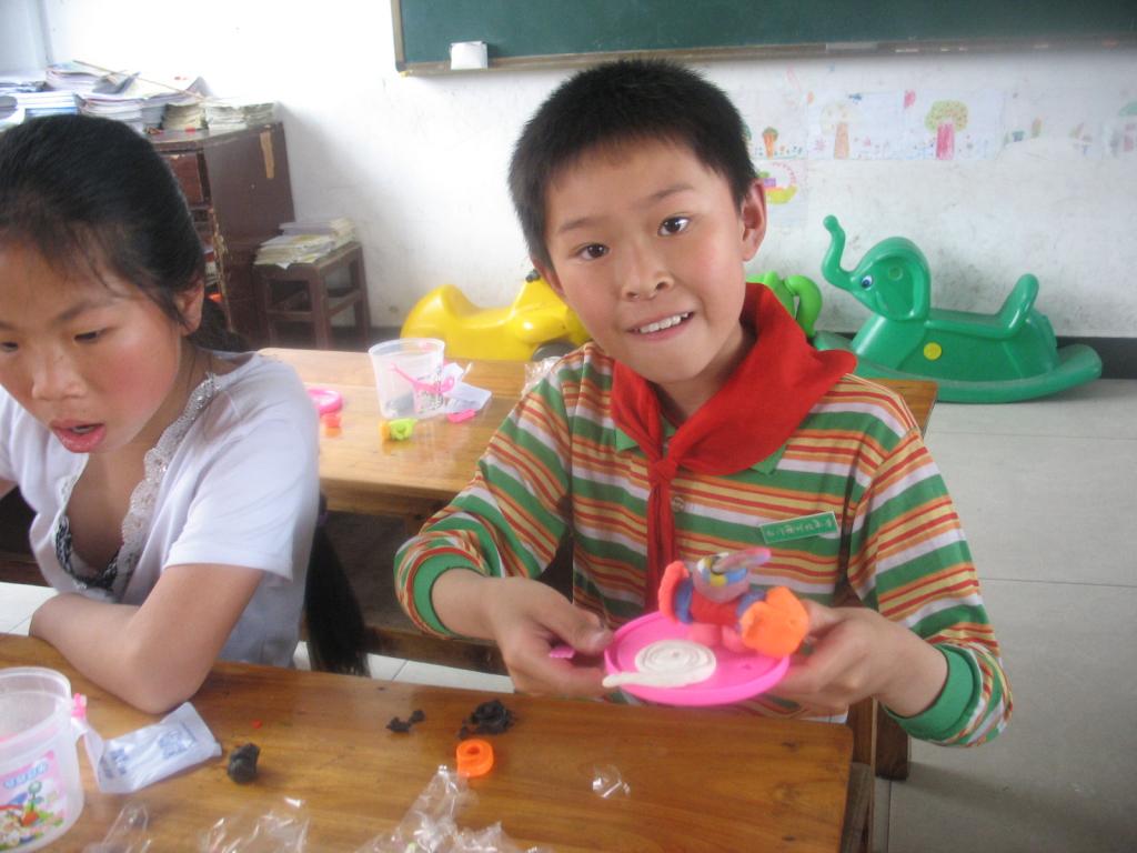 0523 庆六一志愿者关爱留守、流动儿童活动 -